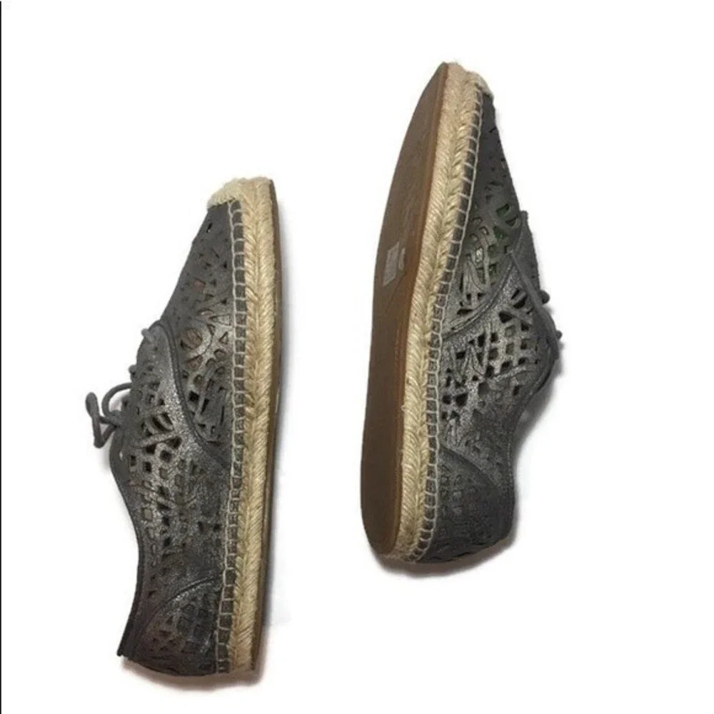 Vince Camuto Metallic Cutout Espadrille Sn…